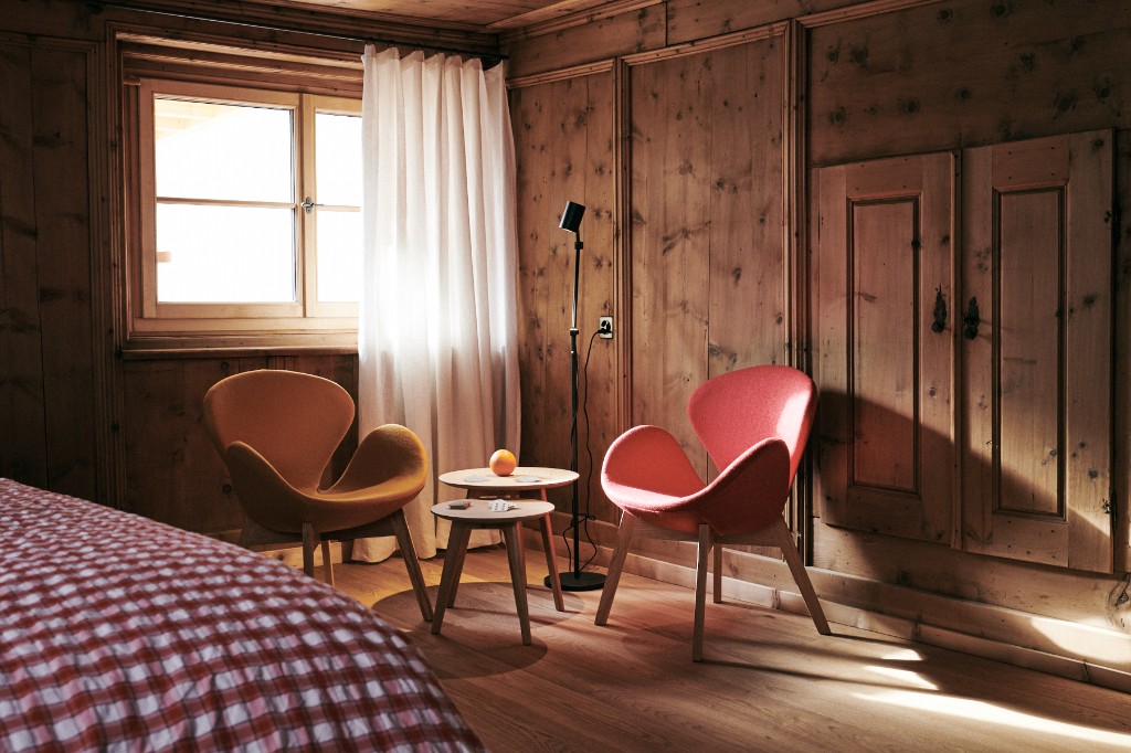 Gemütlicher Zimmerbereich im Gästehuus Schwert